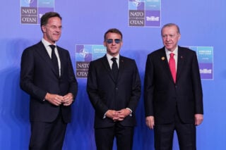 O Μαρκ Ρούτε, ο Εμανουέλ Μακρόν και ο Ρετζέπ Ταγίπ Ερντογάν (AP Photo/Francisco Seco)