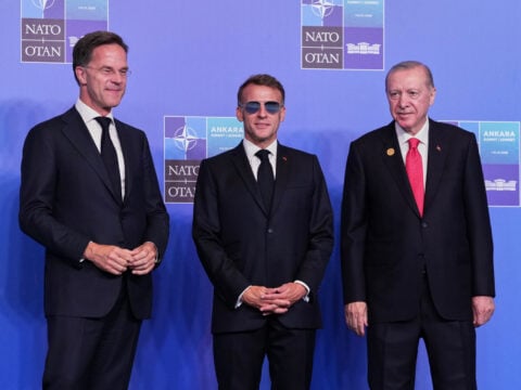 O Μαρκ Ρούτε, ο Εμανουέλ Μακρόν και ο Ρετζέπ Ταγίπ Ερντογάν (AP Photo/Francisco Seco)