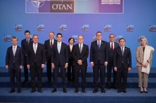 Σύνοδος ΝΑΤΟ: «Ακλόνητη δέσμευση» στη συλλογική άμυνα, εξοπλιστικά 50 δισ. και βοήθεια στην Ουκρανία