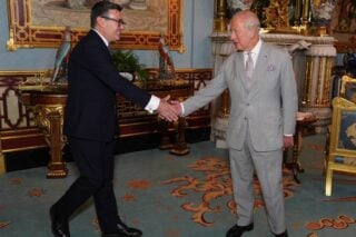 Άντι Μπέρναμ: Η Βρετανία απέκτησε (πάλι) νέο πρωθυπουργό – Οι νέοι στόχοι μετά τον Στάρμερ
