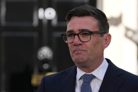 Αντι Μπέρναμ: Από «βασιλιάς του βορρά» πρωθυπουργός της Βρετανίας – Οι 5 προκλήσεις που θα αντιμετωπίσει