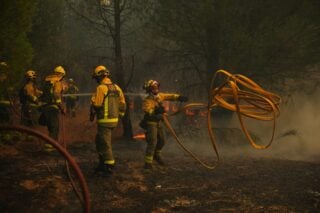 Πύρινος εφιάλτης σε Ισπανία – Γαλλία: Τουλάχιστον 325.000 άνθρωποι εγκατέλειψαν τα σπίτια τους