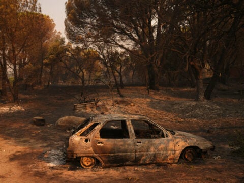 Πύρινη λαίλαπα σε Γαλλία και Ισπανία: Ο καύσωνας δυσχεραίνει την κατάσβεση – Συνεχίζονται οι εκκενώσεις