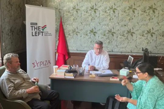 Ο Αρβανίτης καταγγέλλει εταιρεία με καλλυντικά για καταστρατήγηση του κατώτατου μισθού – Ερώτηση στην Κομισιόν