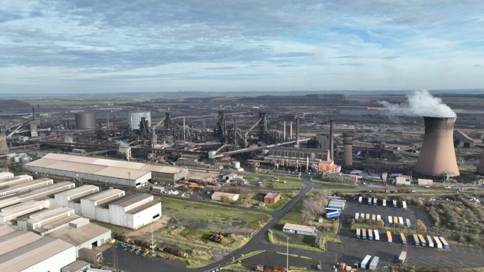 Η Βρετανία εθνικοποίησε τη χαλυβουργία British Steel
