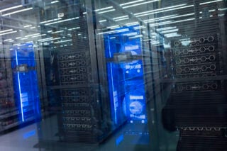 Η Νέα Υόρκη βάζει στον πάγο την κατασκευή data center