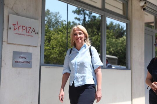 Η Δούρου απαντά σε Πολάκη: «Θα είμαι υποψήφια για την προεδρία της Κ.Ο. του ΣΥΡΙΖΑ, είμαι έτοιμη να τσαλακωθώ»