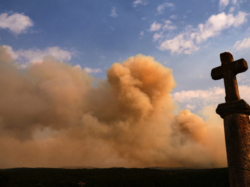 Η πυρκαγιά στη Γαλλία απειλεί πυρηνικές και στρατιωτικές εγκαταστάσεις – Η κατάσβεση μπορεί να διαρκέσει μήνες