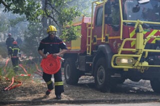 Γαλλία: Τραγικός θάνατος δύο πυροσβεστών – Σκοτώθηκαν κατά την κατάσβεση πυρκαγιάς σε κτίριο