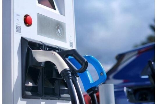 Έκτακτη Έκπτωση σε Αμόλυβδη Βενζίνη και Πετρέλαιο Κίνησης από την HELLENiQ ENERGY