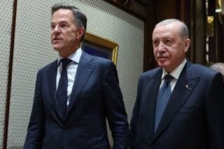 «Χεράκι-χεράκι» Ερντογάν και Ρούτε στη Σύνοδο του ΝΑΤΟ