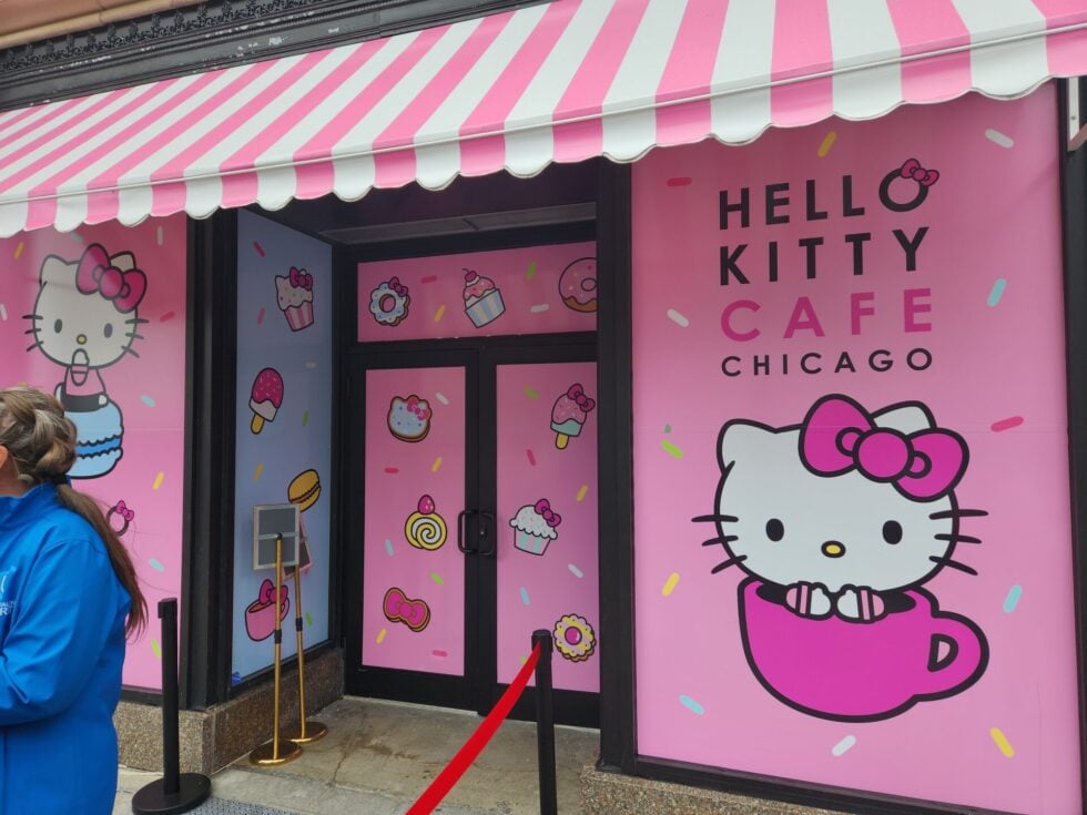 Η Hello Kitty κατακτά το Σικάγο με το μεγαλύτερο καφέ του κόσμου
