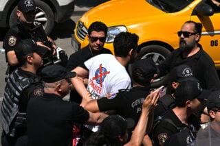 Το ΚΚΕ φέρνει στην Κομισιόν την άγρια καταστολή των αντινατοϊκών κινητοποιήσεων στην Τουρκία