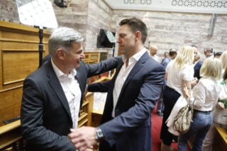 «Χτύπημα» Κασσελάκη: Ζητά τρία έγγραφα για την απόσπαση της συζύγου Φαραντούρη εντός της ημέρας
