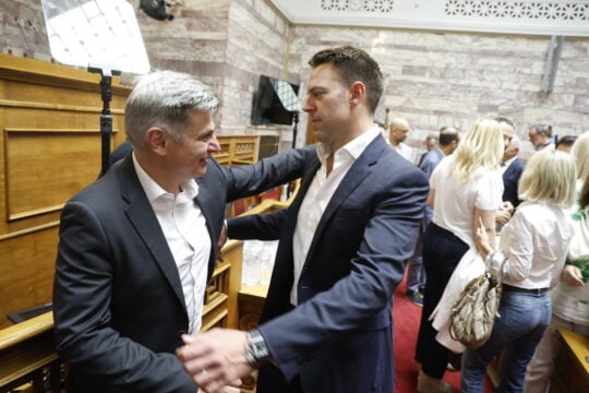 «Χτύπημα» Κασσελάκη: Ζητά τρία έγγραφα για την απόσπαση της συζύγου Φαραντούρη εντός της ημέρας