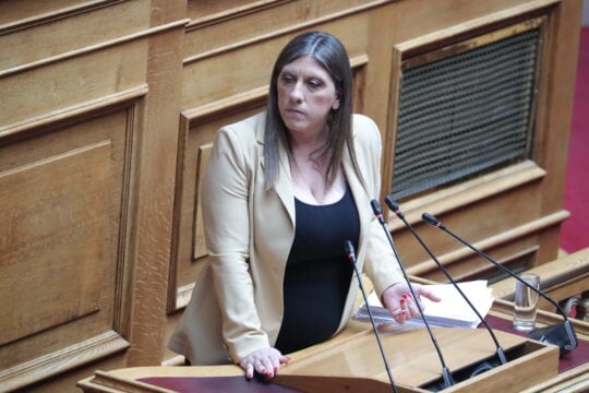Απίστευτα ευτράπελα στη Βουλή: Η Ζωή Κωνσταντοπούλου κάλεσε το 100 και ζήτησε την σύλληψη βουλευτών της ΝΔ