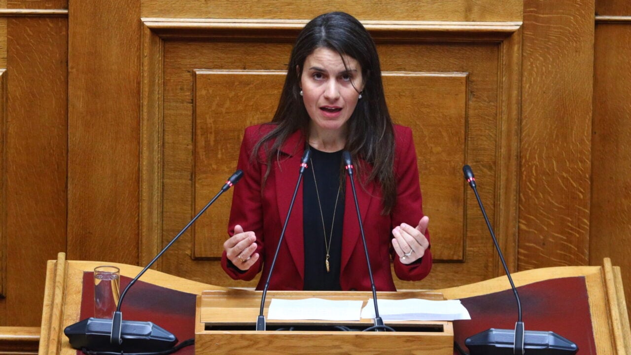 Ξέσπασε σε κλάματα η βουλεύτρια της ΝΔ Ιωάννα Λυτρίβη μετά από φραστική επίθεση της Ζωής Κωνσταντοπούλου