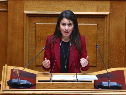Ξέσπασε σε κλάματα η βουλεύτρια της ΝΔ Ιωάννα Λυτρίβη μετά από φραστική επίθεση της Ζωής Κωνσταντοπούλου
