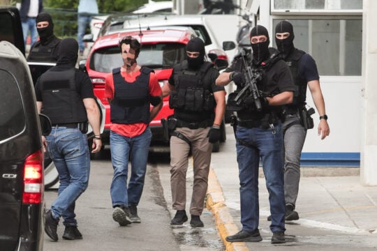 Marfin: «Η δικογραφία δεν έχει καν υπόσταση» λέει η συνήγορος των δύο συλληφθέντων [εικόνες – βίντεο]