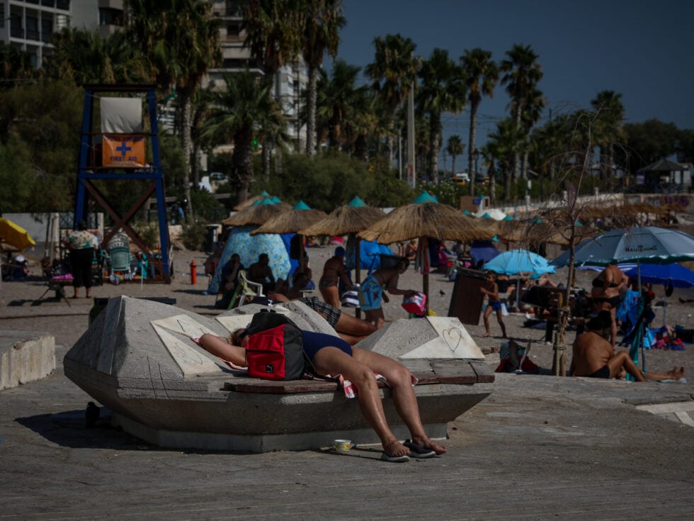 Απόβαση των Αθηναίων στις παραλίες της Αττικής – Πώς θα είναι ο καιρός την Κυριακή [βίντεο]