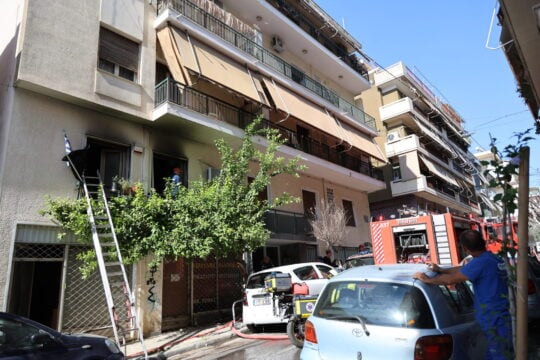 Τραγωδία στα Πατήσια: Πώς ξεκίνησε η φωτιά στο διαμέρισμα – Είχε ειδοποιηθεί η οικιακή βοηθός