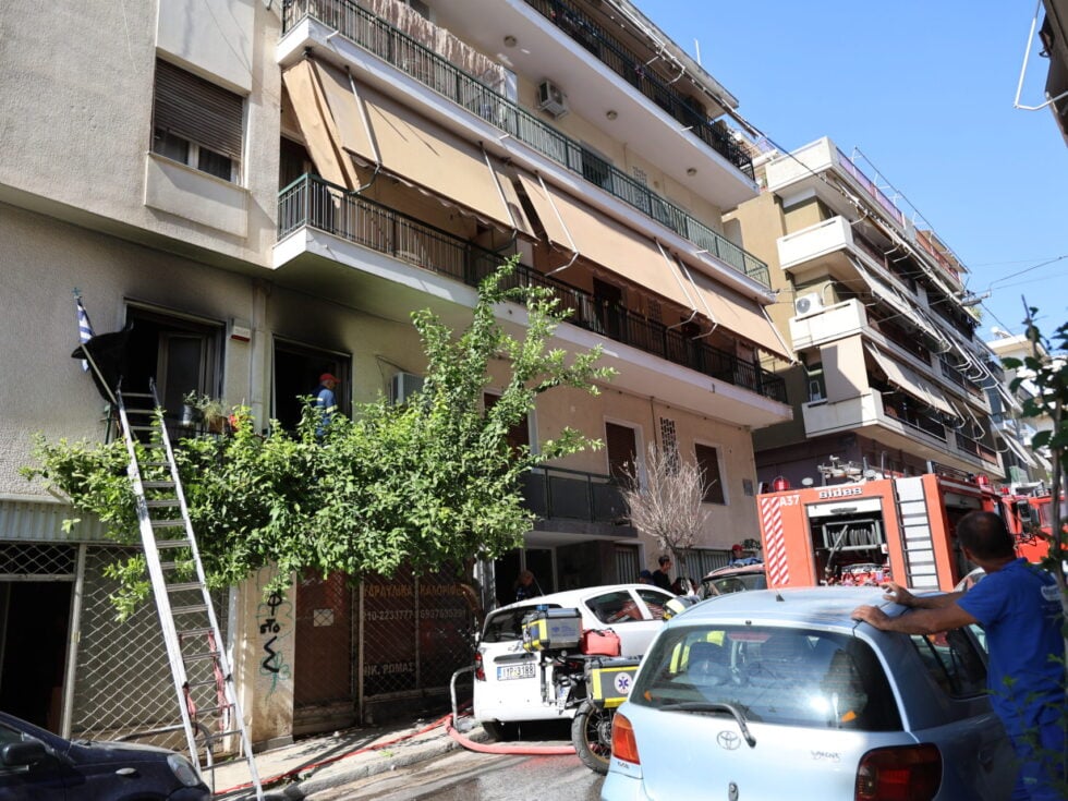 Τραγωδία στα Πατήσια: Πώς ξεκίνησε η φωτιά στο διαμέρισμα – Είχε ειδοποιηθεί η οικιακή βοηθός