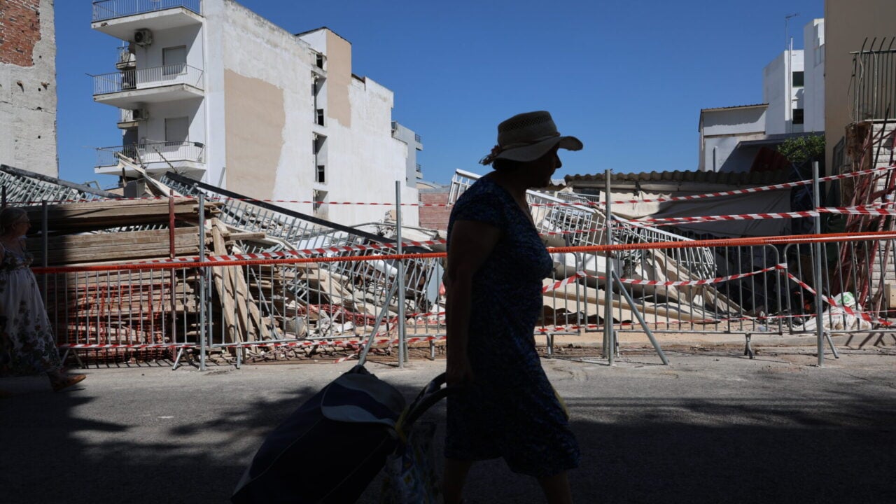 Κατάρρευση πολυκατοικίας στα Πετράλωνα: Αποκαλυπτικά SMS μεταξύ των μηχανικών – «Θα χρειαστεί μάλλον ακόμη ένα ντουλάπι»