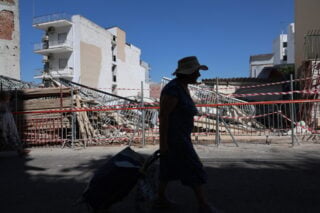 Κατάρρευση πολυκατοικίας στα Πετράλωνα: Αποκαλυπτικά SMS μεταξύ των μηχανικών – «Θα χρειαστεί μάλλον ακόμη ένα ντουλάπι»