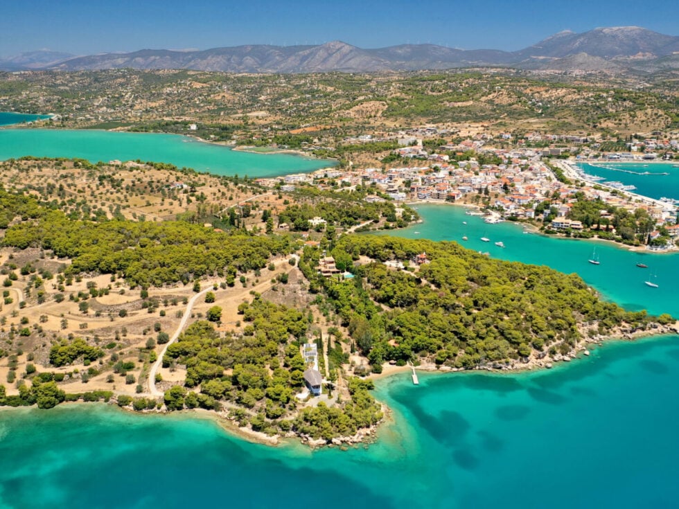 Η κωμόπολη της Αργολίδας που έχει γίνει παγκόσμιος προορισμός «ήσυχης» πολυτέλειας