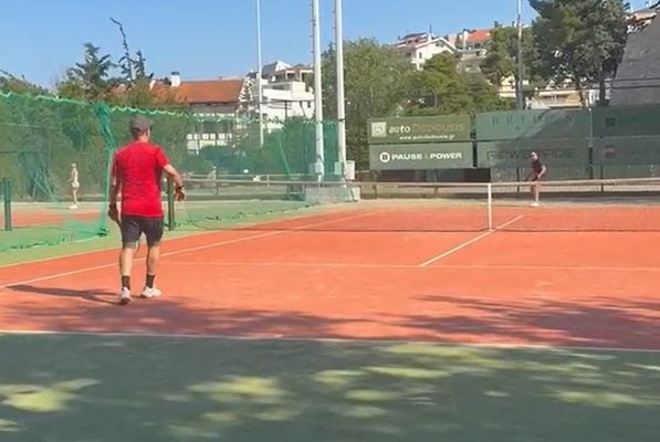 Μετά τη συνέντευξη ο Αδωνις παίζει και… τένις με τον Κασσελάκη