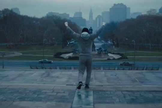 «I Play Rocky»: Κυκλοφόρησε το πρώτο τρέιλερ για την ζωή του Σιλβέστερ Σταλόνε [βίντεο]