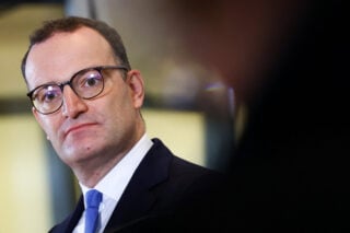 Γερμανία: Σάλος για την απόκτηση παιδιού με παρένθετη μητέρα από κορυφαίο στέλεχος της Χριστιανικής Ένωσης