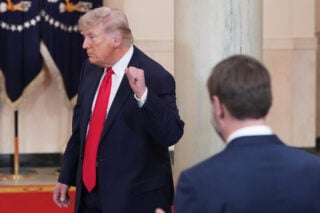 Μέση Ανατολή: Πώς το Ιράν κερδίζει τον Τραμπ στο… δικό του «παιχνίδι»