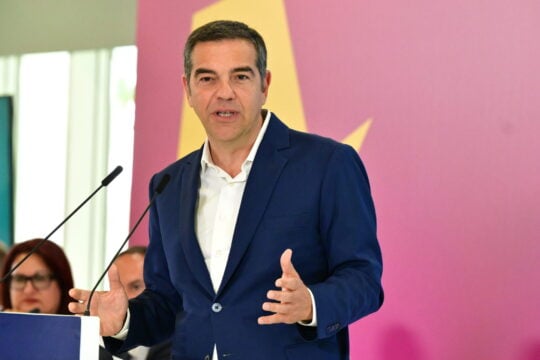 Η έκπληξη στον Αλέξη Τσίπρα για τα γενέθλιά του [βίντεο]