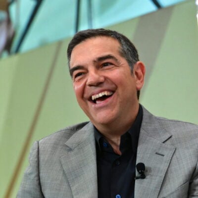 Γιατί ακούγονται γέλια από την Αμαλίας;