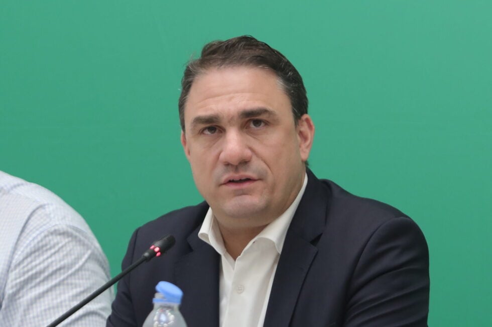 Τσουκαλάς για Μητσοτάκη: «Όχι μόνο δεν καρφώνει ανάποδα σαν τον Jordan, αλλά πάει ανάποδα τη χώρα»