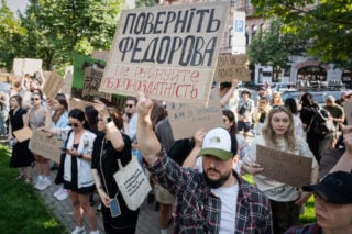 Ουκρανία: Πρωτόγνωρες διαδηλώσεις εν μέσω πολέμου μετά την απομάκρυνση του υπουργού Άμυνας Φεντόροφ