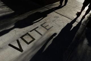 Axios: Πού στόχευε η «σκοτεινή» ομιλία του Τραμπ για τις ενδιάμεσες εκλογές των ΗΠΑ
