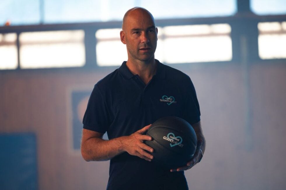 Η Novibet και ο Βασίλης Σπανούλης στηρίζουν το Paros Beach Hoops