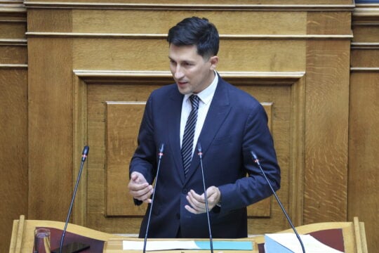 ΠΑΣΟΚ: Ψήφισε τη ρύθμιση για τα βαρέα και ανθυγιεινά, παρά το ότι είναι αποσπασματική – «Η ΝΔ σπέρνει fake news»