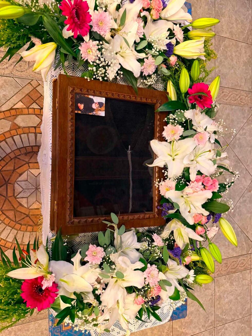 Προσκύνησαν τη… ζακέτα του Αγίου Παϊσίου στο Νέο Πετρίτσι Σερρών: «Καθαρή ειδωλολατρία»