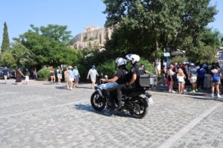 Ακρόπολη: Προφυλακιστέος ο 60χρονος για την επίθεση με μαχαίρι κατά τουριστών