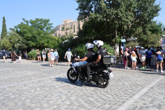 Ακρόπολη: Προφυλακιστέος ο 60χρονος για την επίθεση με μαχαίρι κατά τουριστών