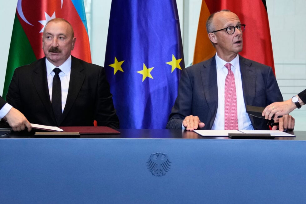 Μυστική συνάντηση Ρώσων και Γερμανών αξιωματούχων «μαρτύρησε» ο πρόεδρος του Αζερμπαϊτζάν