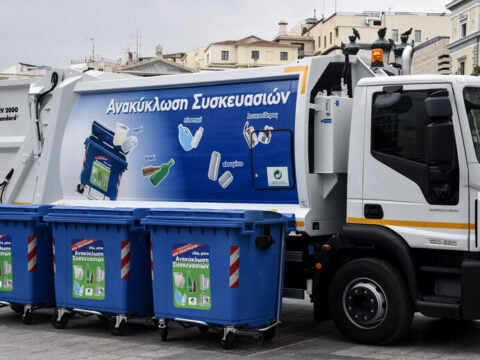 Εκτός στόχων η ανακύκλωση στην Ελλάδα παρά τα «σπιτάκια»: Επτά χρόνια πεταμένα στα… σκουπίδια
