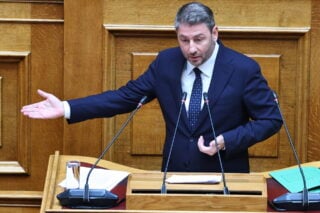 Συνταγματική Αναθεώρηση: Live η ομιλία Ανδρουλάκη στη Βουλή