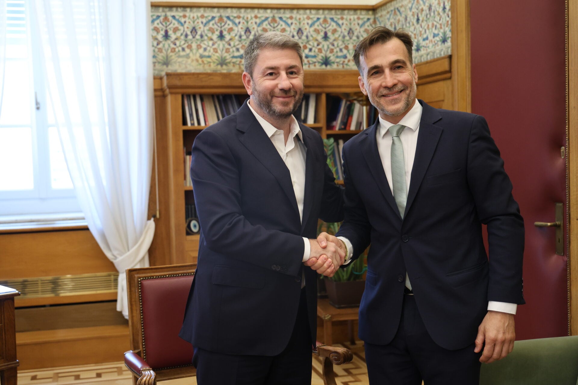 Και επίσημα βουλευτής του ΠΑΣΟΚ ο Μιχάλης Χουρδάκης