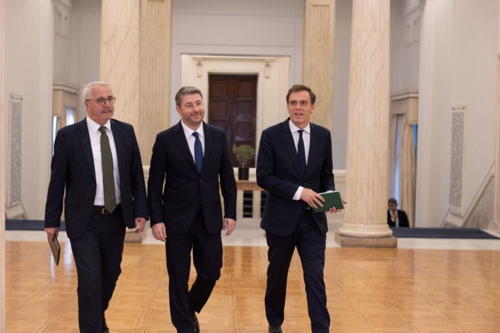 Συναντήσεις Ανδρουλάκη με Δένδια- Γεραπετρίτη: «Δεν φτάνει να σηκώνεις μόνο τα τηλέφωνα στις 3 το πρωί»