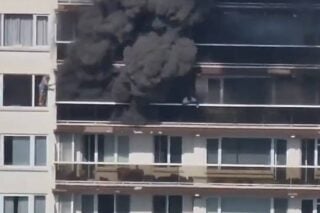 Αμβέρσα: Σοκαριστικό βίντεο από τη φωτιά στην πολυκατοικία – Παγιδευμένος ένοικος προσπαθεί να σωθεί [βίντεο]