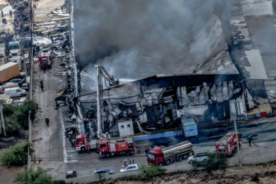 Φονική πυρκαγιά στον Ασπρόπυργο: Ελεύθεροι ο ιδιοκτήτης της επιχείρησης και ο μισθωτής του βυτιοφόρου